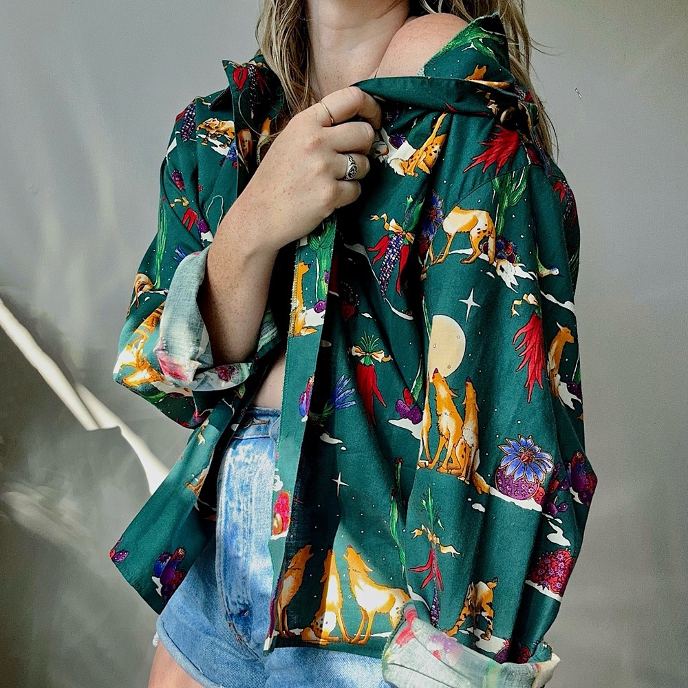 VINTAGE Coyote desert themed 1990’s button up RARE✨